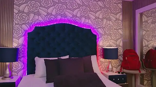 TaniaBlaze from StripChat