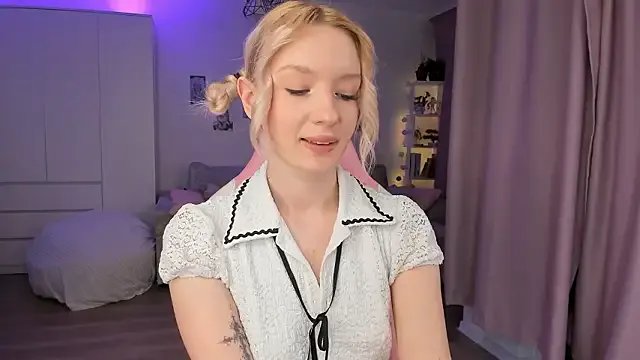 Tiffany_Paw from StripChat