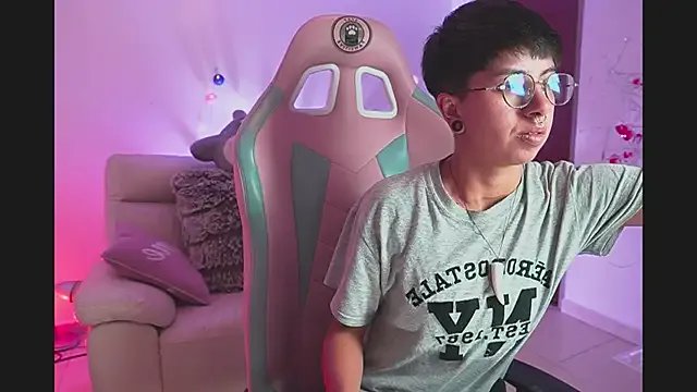 tommy_blue from StripChat