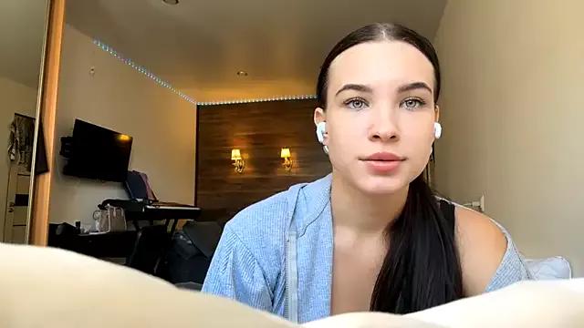 Tonnievi from StripChat