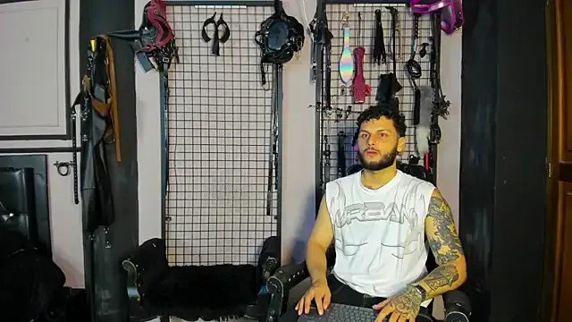 Twisted_Fantasy from StripChat