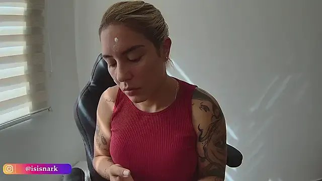 ValkyriaRose from StripChat