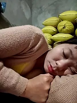 vangkt-cute from StripChat