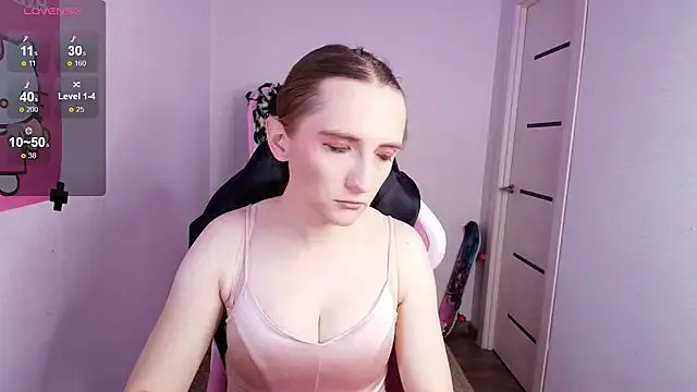 Vi_Luxy from StripChat