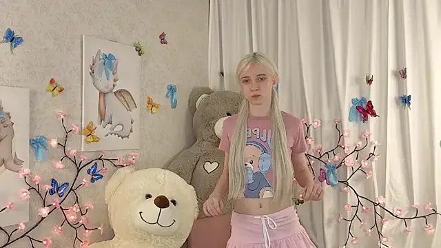 ViollaBloom from StripChat