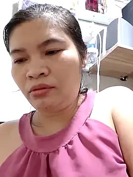 Wetpussymomx from StripChat