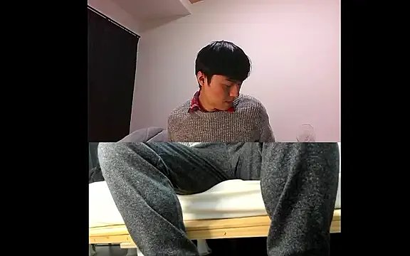 whitebriefboy from StripChat