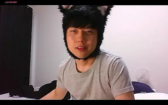 whitebriefboy from StripChat