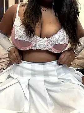 WifyHubby_38 from StripChat