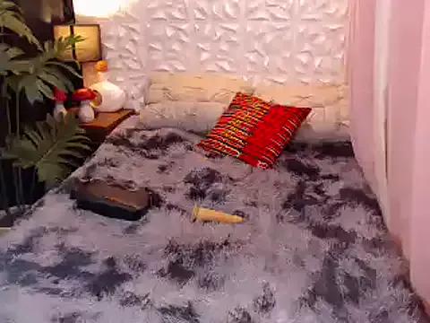 Naked Room WILDROXIE 