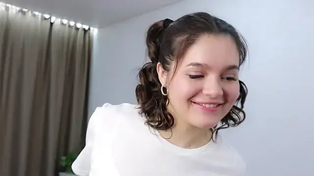 Xo_Laura from StripChat