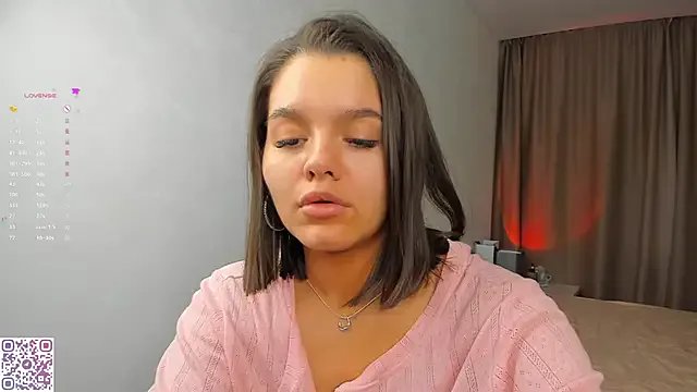 Xo_Laura from StripChat