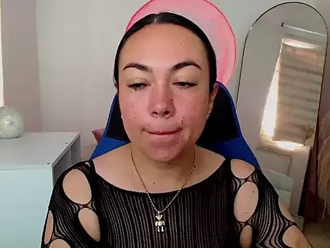 Yadis_hot from StripChat