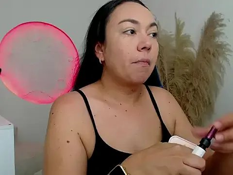 Yadis_hot from StripChat