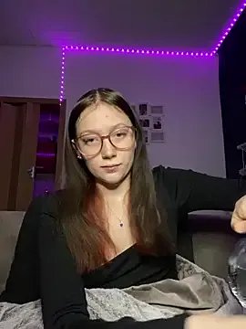 YoungLisaa18 from StripChat