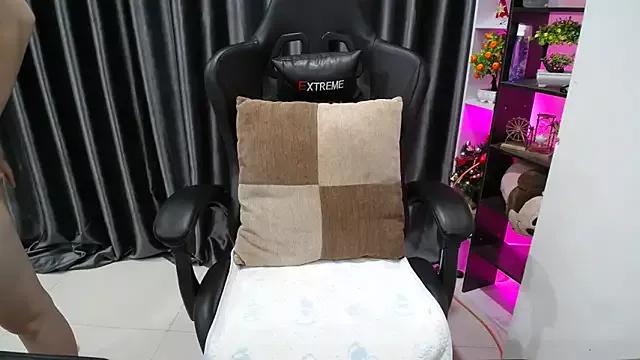 Yuki-yio from StripChat