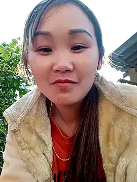 yula-bi from StripChat