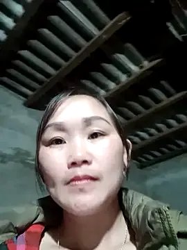 yula-bi from StripChat