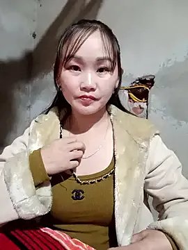 yula-bi from StripChat