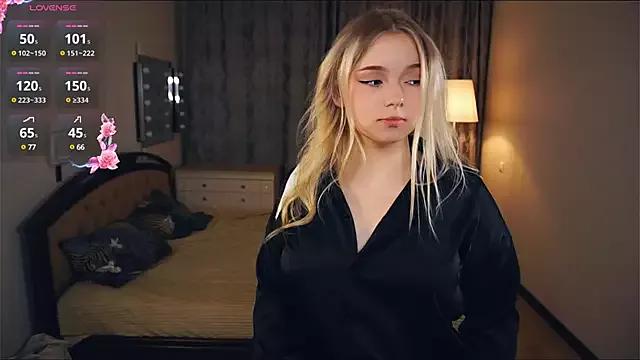 Naked Room ZaraCreedon 