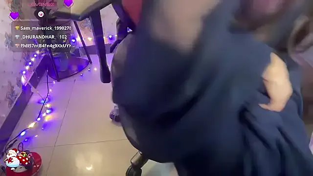 Zeluna from StripChat