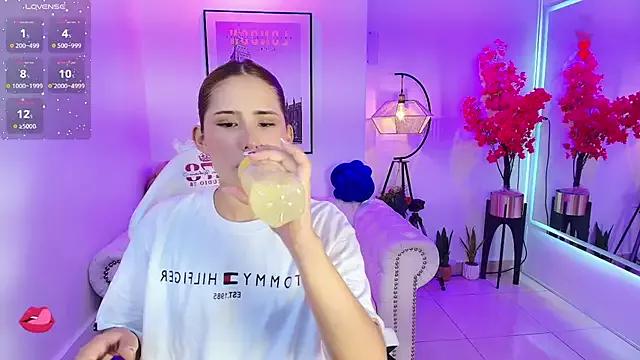 Zoe_bloom from StripChat
