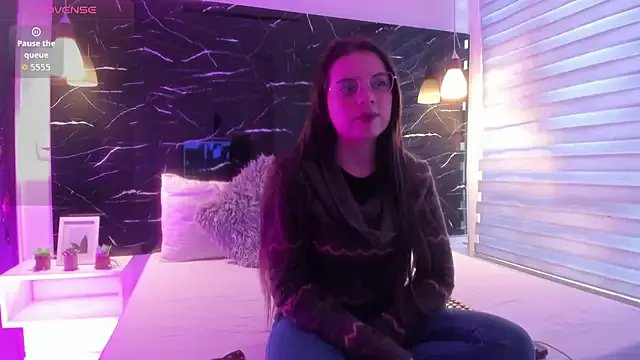 ZOE_LE from StripChat