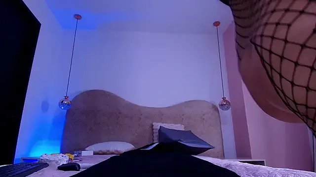 zzoe_ from StripChat